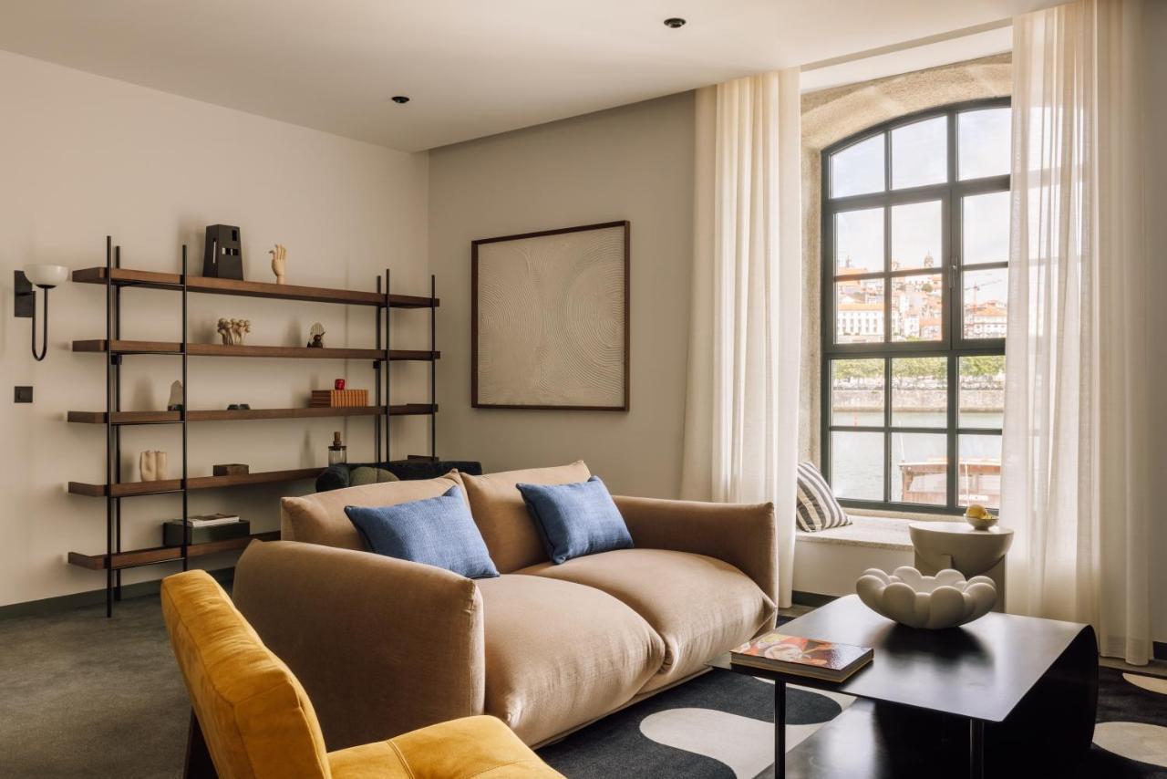 The Rebello Hotel & Spa - Small Luxury Hotels Of The World Vila Nova de Gaia Exteriér fotografie The living room of a two-bedroom apartment at The Standard East Village