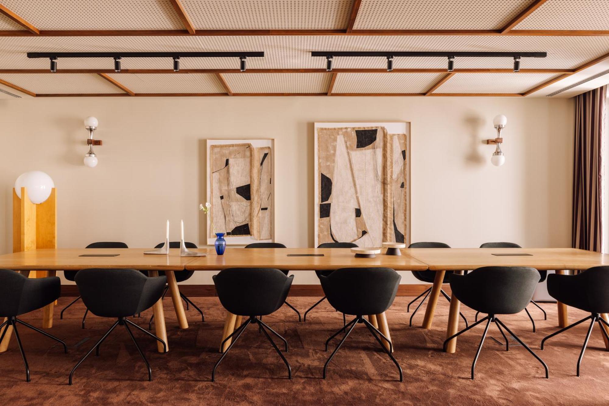The Rebello Hotel & Spa - Small Luxury Hotels Of The World Vila Nova de Gaia Exteriér fotografie The boardroom at the new headquarters
