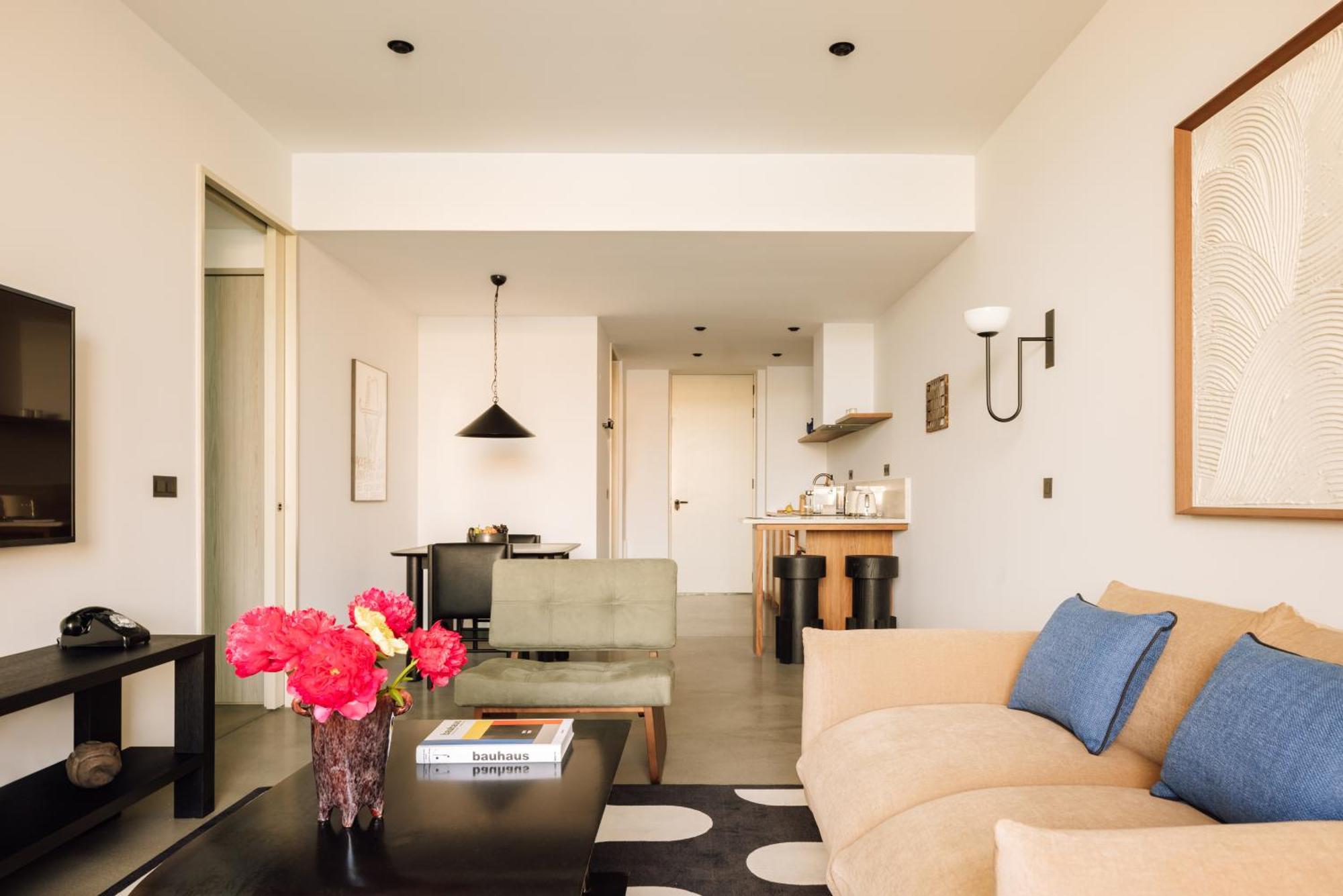 The Rebello Hotel & Spa - Small Luxury Hotels Of The World Vila Nova de Gaia Exteriér fotografie A living room at the Standard East Village
